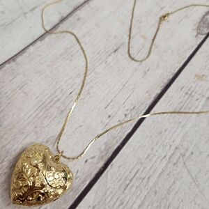 Elegant Gold Heart Locket Necklace - Women Jewelry